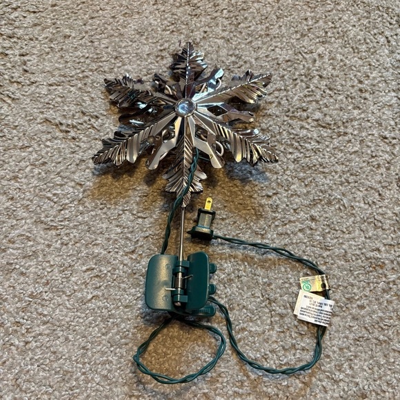 Silver Snowflake Tree Topper Christmas Holiday Decor Light Up Electric Plug In - Picture 5 of 5
